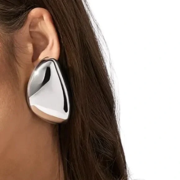 MICHAEL KORS
Large Precious Metal-Plated Brass Pebble Earring NWT - Picture 3 of 5